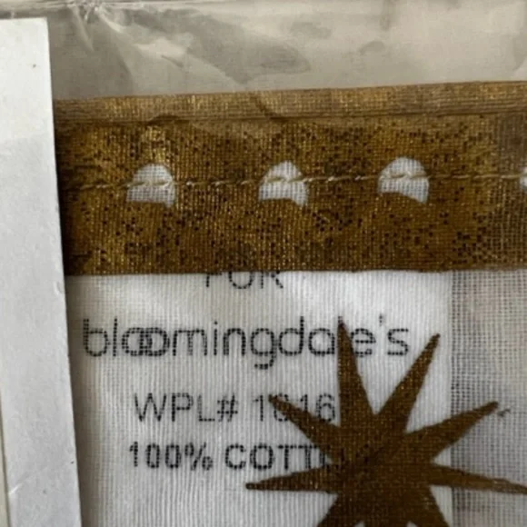 BLOOMINGDALE - NAPKINS - COTTON WHITE N GOLD. NWT - Picture 3 of 4